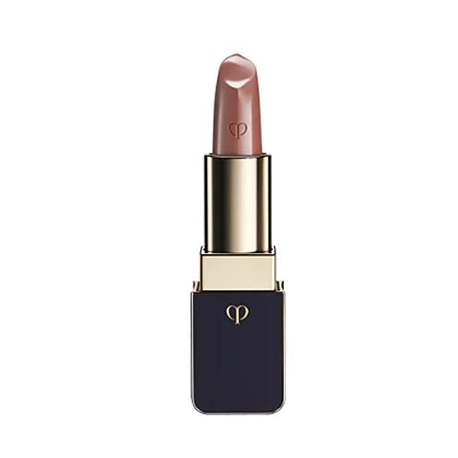 Barra de labios satinada Clé de Peau Beauté – Tono Triumphant Tawny.